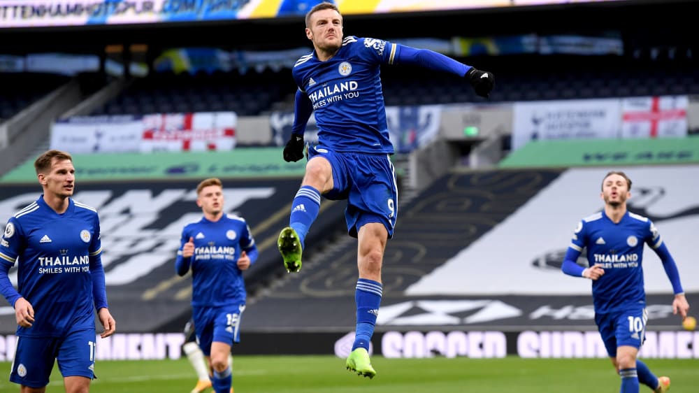 Sicher vom Elfmeterpunkt und auch am zweiten Tor beteiligt: Leicester-Kapitän Jamie Vardy.