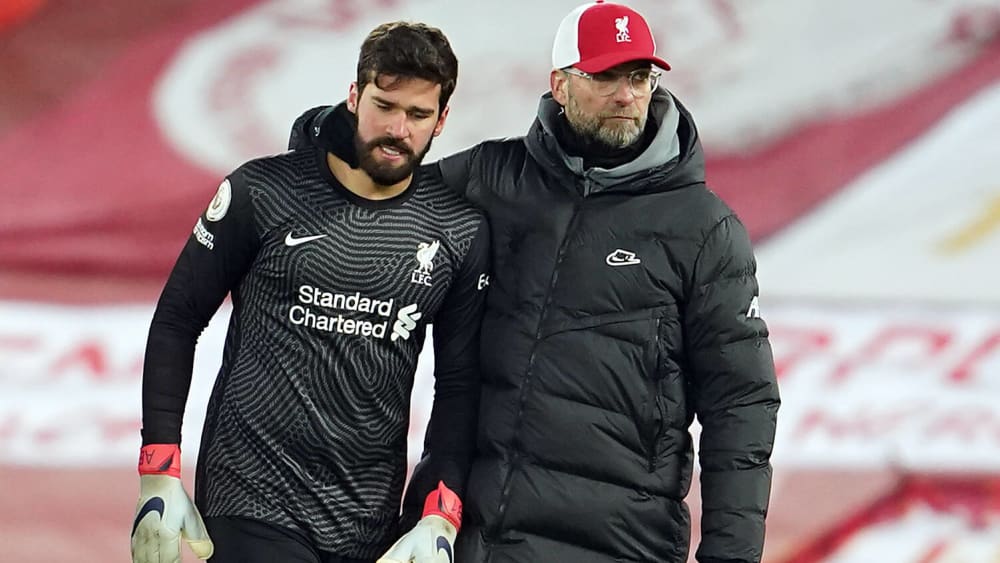 "Es wäre zu billig zu sagen, wir haben kein Glück": Jürgen Klopp, hier nach Schlusspfiff mit Torwart Alisson, der gegen Burnley das Gegentor mitverursacht hatte.