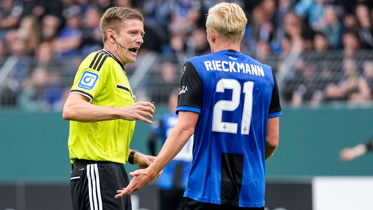 Referee Schröder on the near-abandonment: |