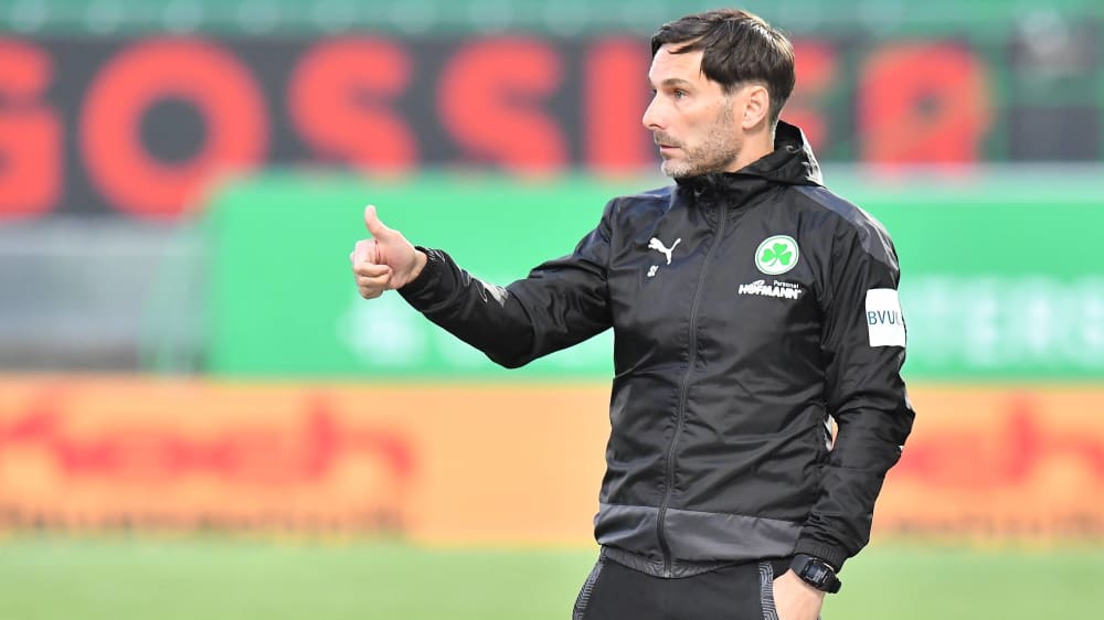 Gibt sich trotz großer Aufstiegschancen gelassen: Fürths Coach Stefan Leitl.
