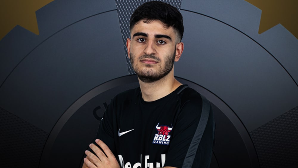 Umut 'RBLZ_UMUT' Gültekin hat sich beim VBL Grand Final auf der Meisterschale verewigt.