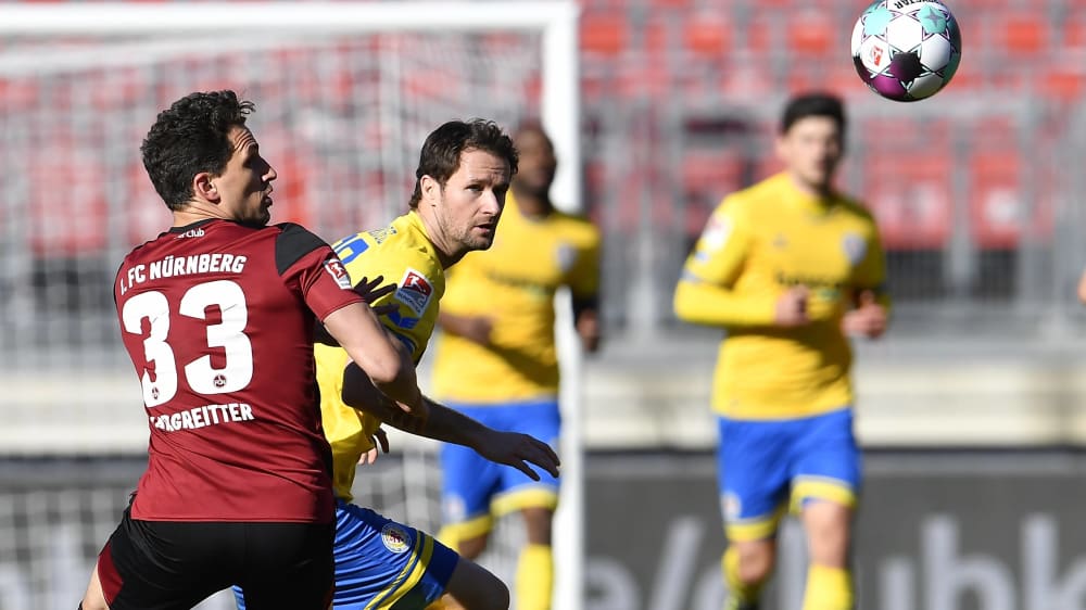 Braunschweigs Nick Proschwitz (re.) will den Sonntagsfluch brechen und kommende Woche gewinnen.
