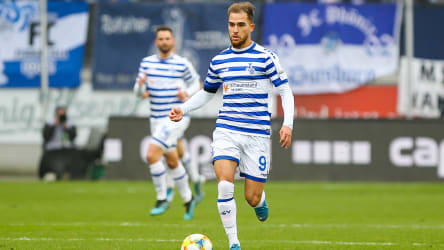 Ahmet Engin (Nummer 9) war mit je zwei Toren und Vorlagen der überragende Mann im Spiel gegen Preußen Münster.