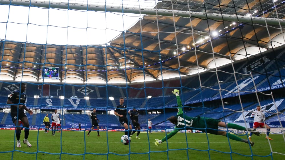 Die Entscheidung für den HSV: Sonny Kittel trifft zum 3:1 gegen Paderborn.