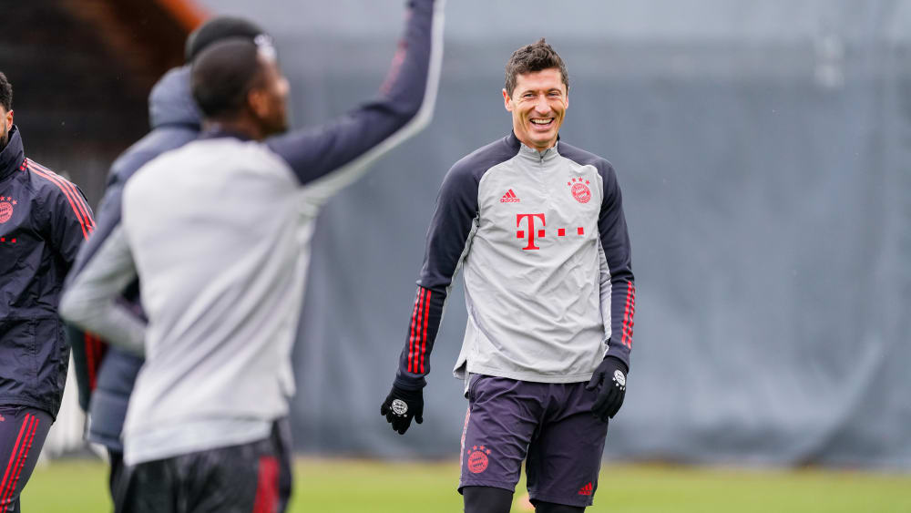 FC Bayern - Lewandowski nimmt das Lauftraining auf - kicker