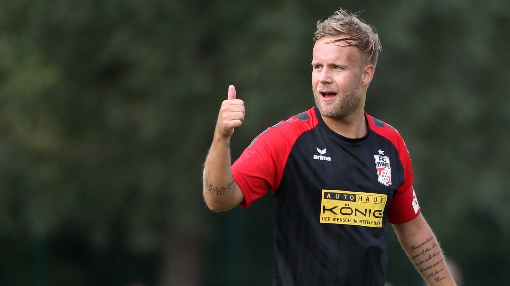 Rico Gladrow (hier noch im Trikot von Rot-Weiß Erfurt) wechselt mit sofortiger Wirkung zum FC Energie Cottbus.