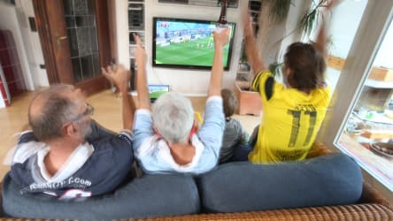 Zuschauer bei der Sky-Konferenz am Samstag
