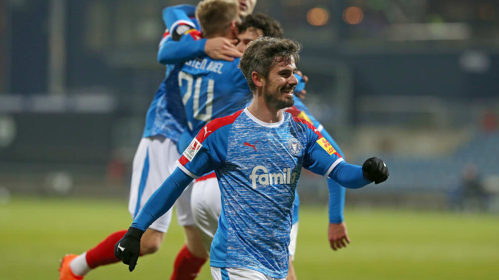 "Ein gelungener Abend": Fin Bartels und Holstein Kiel stehen vorübergehend an der Spitze der Zweitligatabelle.