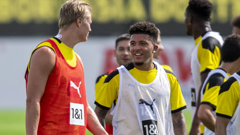Jadon Sancho (r.) mit Erling Haaland am Montag im BVB-Training