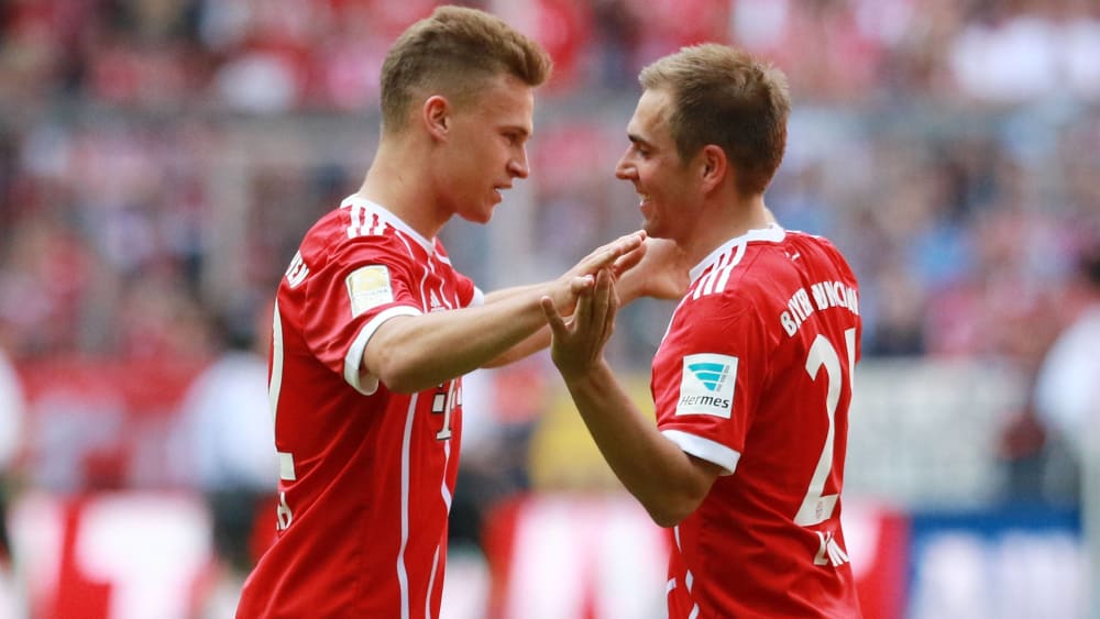 Fliegender Wechsel: Philipp Lahm und sein Nachfolger Joshua Kimmich.