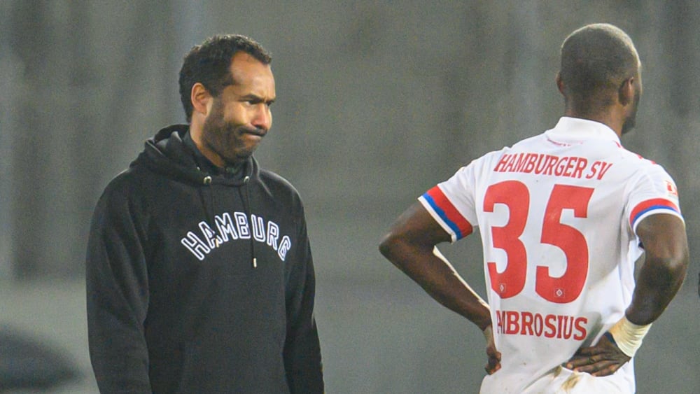 "Zwei verlorene Punkte" - HSV-Trainer Daniel Thioune kreidete allen voran die Fehler in der zweiten Hälfte an.