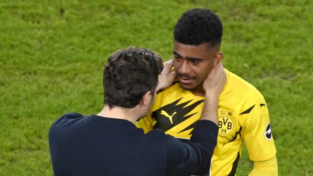 Ein gutes Verhältnis: Edin Terzic schenkte Ansgar Knauff sein Vertrauen - und der Youngster zahlte es mit dem Treffer zum 3:2 zurück.