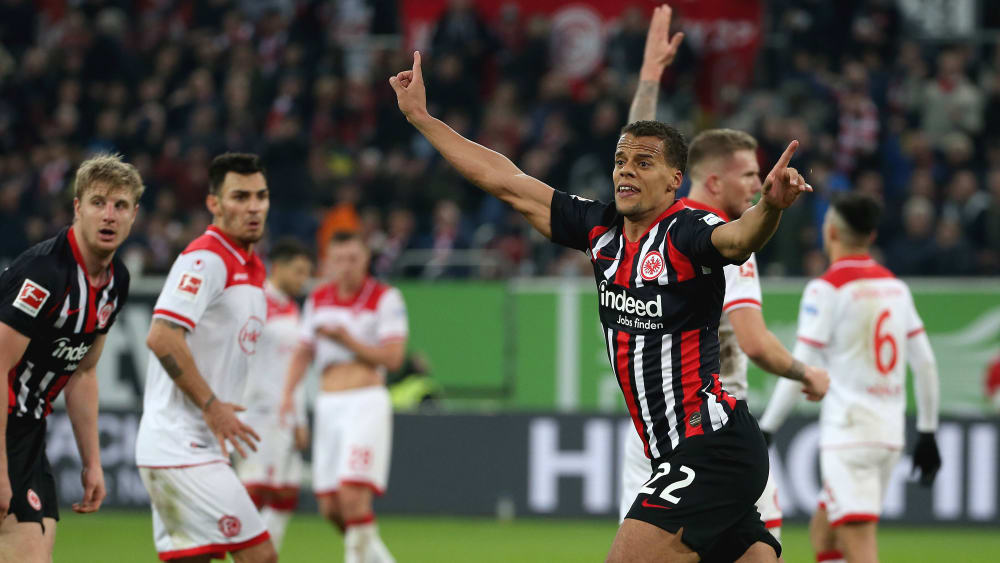 Spielverderber im allerletzten Moment: Timothy Chandler erzielte in Düsseldorf spät das Frankfurter Ausgleichstor.