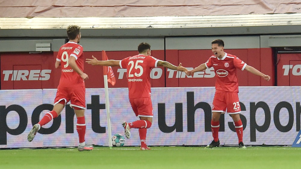Schuss zur Führung: Shinta Appelkamp (re.) jubelt über das 1:0 - und sein erstes Tor in der 2. Liga.