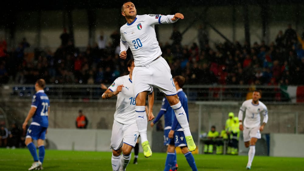 Italiens Federico Bernardeschi jubelt über sein Führungstor in Liechtenstein.