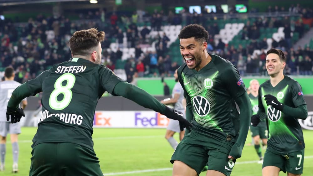 Renato Steffen und Paulo Otavio bejubeln den Treffer zum 1:0.
