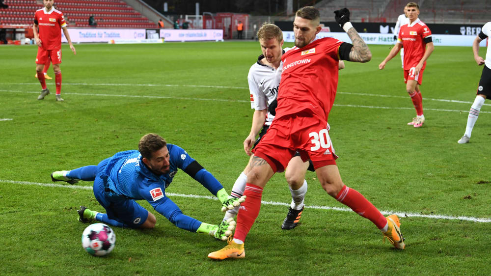 Das 1:0 für Union Berlin: Robert Andrich schaltet schneller als Martin Hinteregger und überwindet Kevin Trapp.