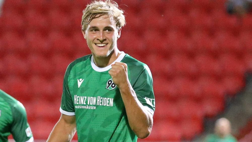 "Ich muss nicht woanders hin": Timo Hübers hat bei Hannover 96 Wurzeln geschlagen.