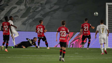 Vinicius Junior (2.v.li.)