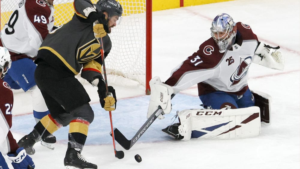 Spiel sechs beantwortete alle offenen Fragen: William Carrier gegen Philipp Grubauer (re.).