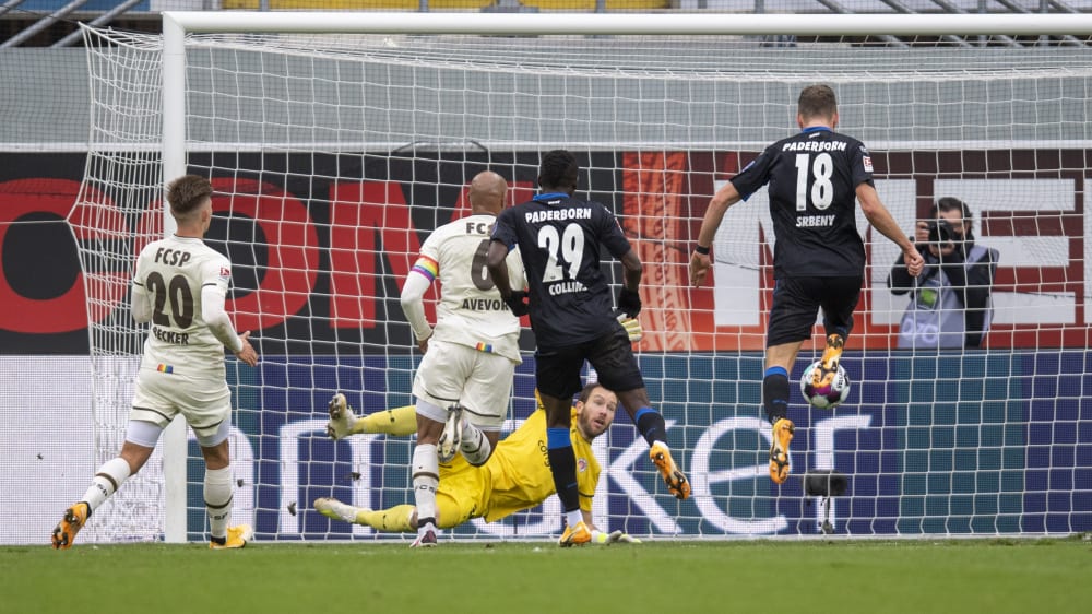 Im zweiten Versuch: Dennis Srbeny (r.) trifft zum 1:0 für Paderborn.