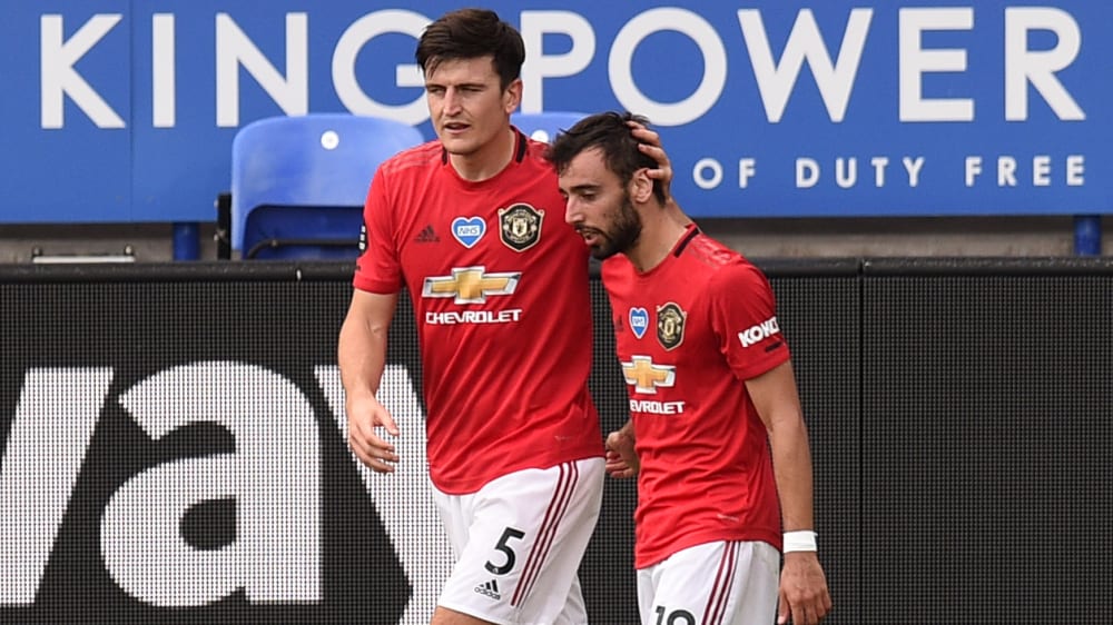 Er schoss Manchester United endgültig in die Champions League: Bruno Fernandes (r., mit Harry Maguire).