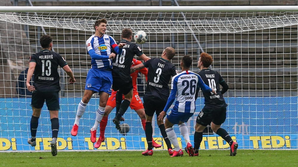 Ließ Torschütze Niklas Stark beim 1:2 gewähren: Werders Niklas Moisander (#18).