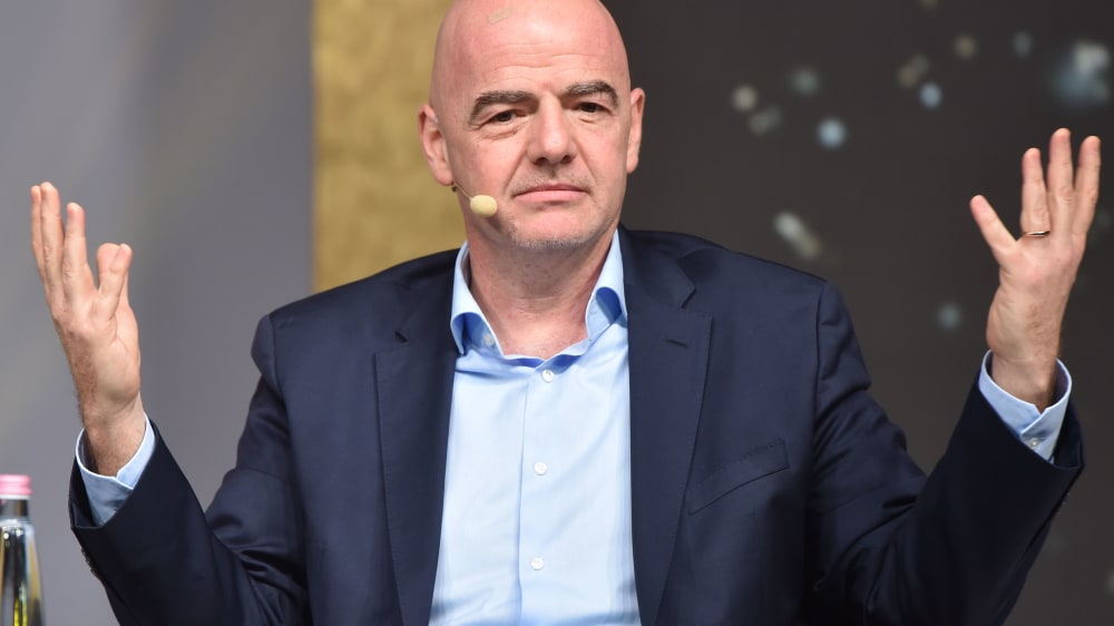 Weist die gegen ihn erhobenen Vorwürfe zurück und spricht sich gegen eine europäische Superliga aus: FIFA-Boss Gianni Infantino.
