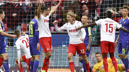 Sebastiaan Bornauw (M.) bejubelt sein soeben erzieltes 1:0.