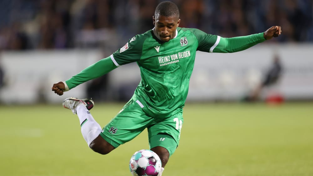 Franck Evina riss sich zum zweiten Mal in dieser Saison das Außenband im rechten Knie.