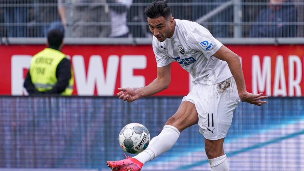Sandhausens Stürmer Aziz Bouhaddouz fällt am Wochenende wegen Problemen mit der Achillesferse aus.