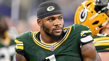 NFL, American Football Herren, USA Green Bay Packers at Dallas Cowboys Sep 28, 2025; Arlington, Texas, USA; Green Bay Packers defensive end Micah Parsons (1) looks on in the second half against the Dallas Cowboys at AT&T Stadium. Arlington AT&T Stadium Texas USA, EDITORIAL USE ONLY PUBLICATIONxINxGERxSUIxAUTxONLY Copyright: xJeromexMironx 20250928_lbm_an4_091