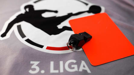 Auf dem außerordentlichen DFB-Bundestag am Montag droht der 3. Liga die Rote Karte.
