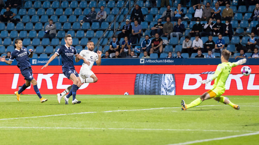 St. Paulis Kyereh markiert das 2:2 in Bochum.