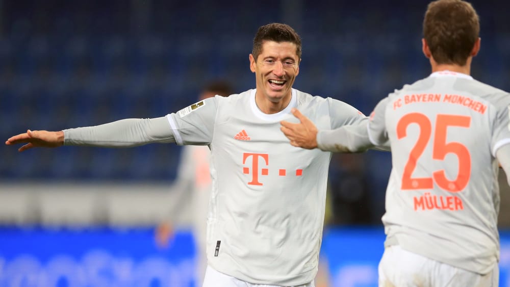 Zeigten sich hauptverantwortlich für alle Bayern-Tore: Robert Lewandowsi (links) und Rekordmann Thomas Müller.