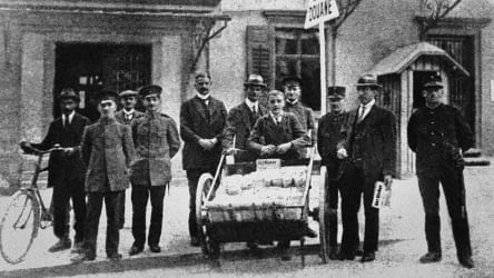 Walther Bensemann, der Gründer des kicker (5. v. li.)