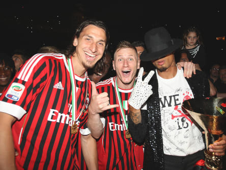 Immer für einen Spaß zu haben: Kevin-Prince Boateng verkleidet als Michael Jackson, hier mit Zlatan Ibrahimovic (li.) und Ignazio Abate (Mi.).