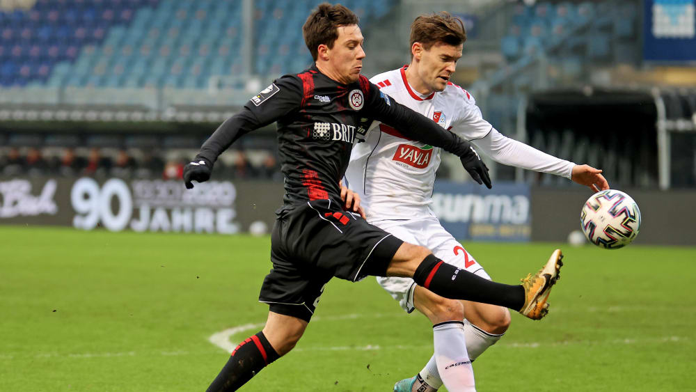 Fühlt sich in Wiesbaden pudelwohl: Dominik Prokop (l.).