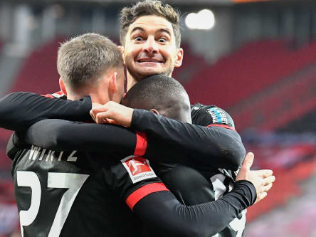 Bayer Leverkusen jubelt über den Sieg gegen Borussia Dortmund