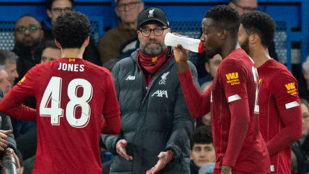 Wo ist das Momentum hin? Und wann kommt es wieder? Jürgen Klopp am Dienstagabend an der Stamford Bridge.