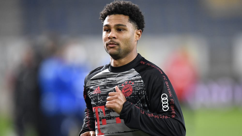 Bayern Münchens Nationalspieler Serge Gnabry könnte "falsch-positiv" auf das Coronavirus getestet worden sein.