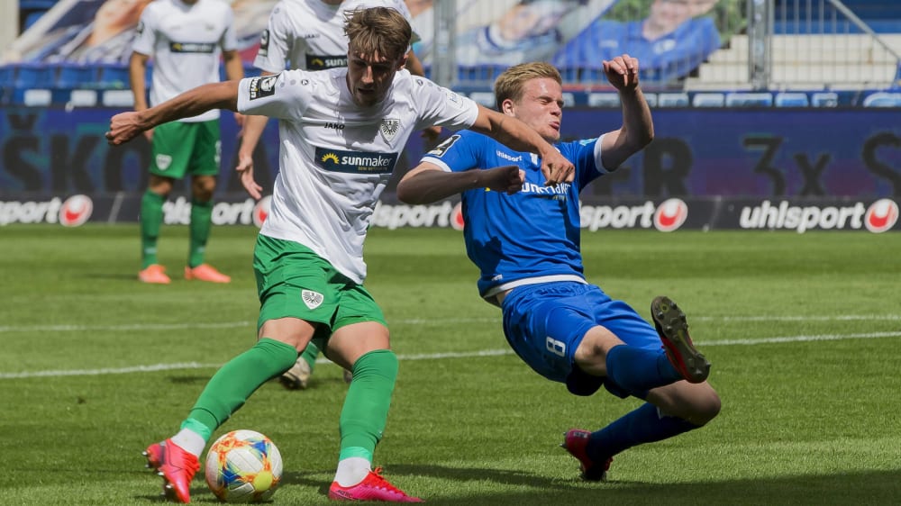 Joel Grodowski (Münster) im Zweikampf gegen Thore Jacobsen.