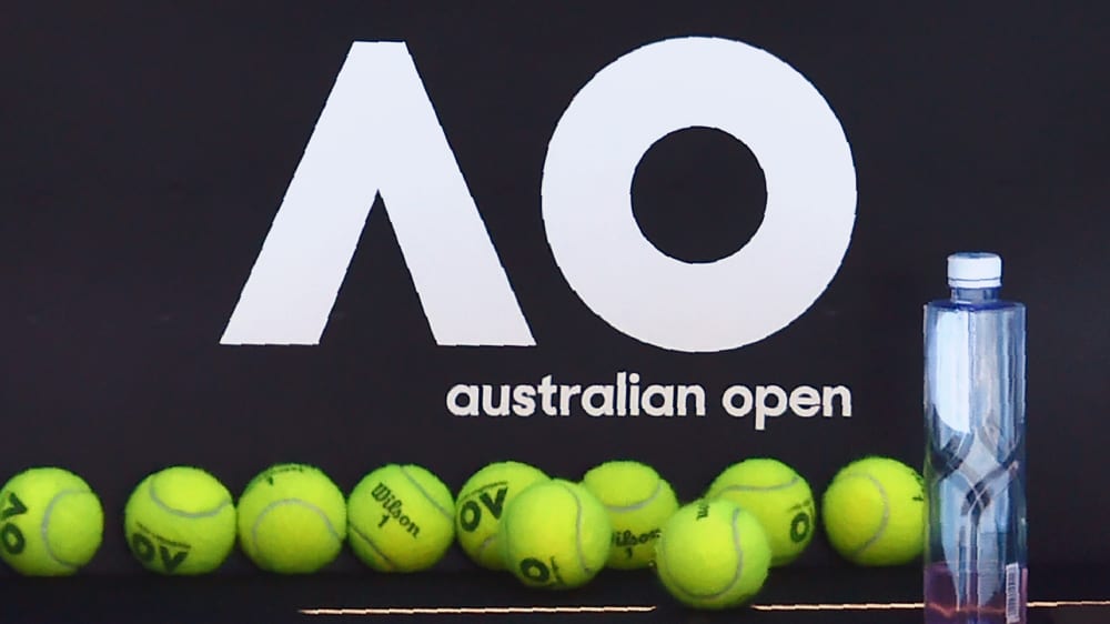 Bei den Die Australian Open gibt es die ersten Corona-Fälle im Spielerfeld.