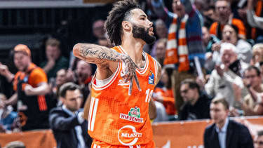 1. Basketball Bundesliga, easyCredit BBL, Saison 2025 2026, Herren, Hauptrunde, 9. Spieltag, 07.12.2025, RASTA Vechta - Veolia Hamburg Towers Tevin Brown ( 10 - RASTA Vechta) zeigt Emotionen während der Partie Vechta RASTA Dome Niedersachsen Deutschland *** 1 Basketball Bundesliga, easyCredit BBL, Season 2025 2026, Men, Main Round, Matchday 9, 07 12 2025, RASTA Vechta Veolia Hamburg Towers Tevin Brown 10 RASTA Vechta shows emotions during the game Vechta RASTA Dome Lower Saxony Germany