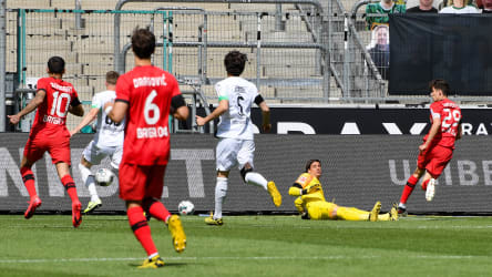 Kai Havertz (re.), Yann Sommer (2.v.re.)