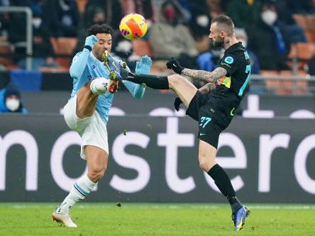 Tanz um den Ball: Felipe Anderson und Inters Marcelo Brozovic (re.).