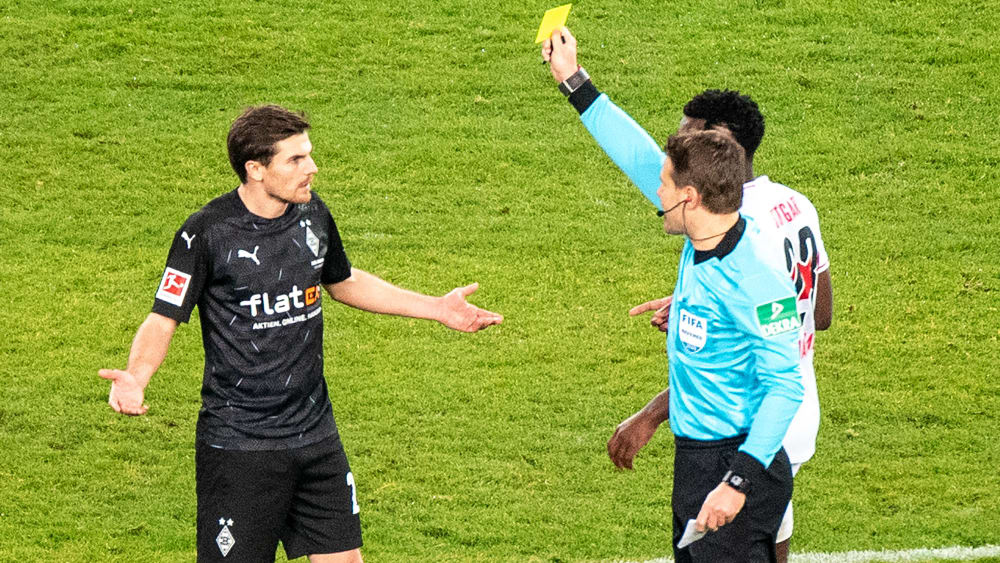Gelb im Spiel, Wut nach Schlusspfiff: Der Gladbacher Profi Jonas Hofmann hat sich nach dem spät kassierten 2:2 in Rage geredet.