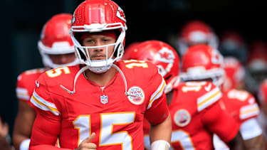 September 27, 2026, Miami Gardens, Florida, United States: Kansas City Chiefs quarterback Patrick Mahomes (15) runs out to the field for pregame warmups prior to an NFL, American Football Herren, USA game against the Miami Dolphins on Sunday, September 27, 2026 at the Hard Rock Stadium. The Chiefs beat the Dolphins 24-10 in the home opener. Miami Gardens United States - ZUMAh180 20260927_zsp_h180_009 Copyright: xKimxHukarix