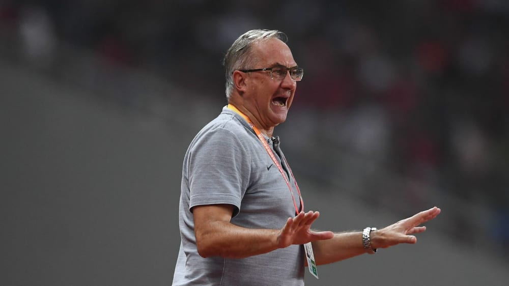 Ruhe bewahren? Ulli Stielike ist mit seinem Klub Tianjin Teda im Wartestand.