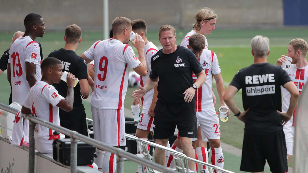 Markus Gisdol (Mitte) ist Trainer des 1. FC Köln.